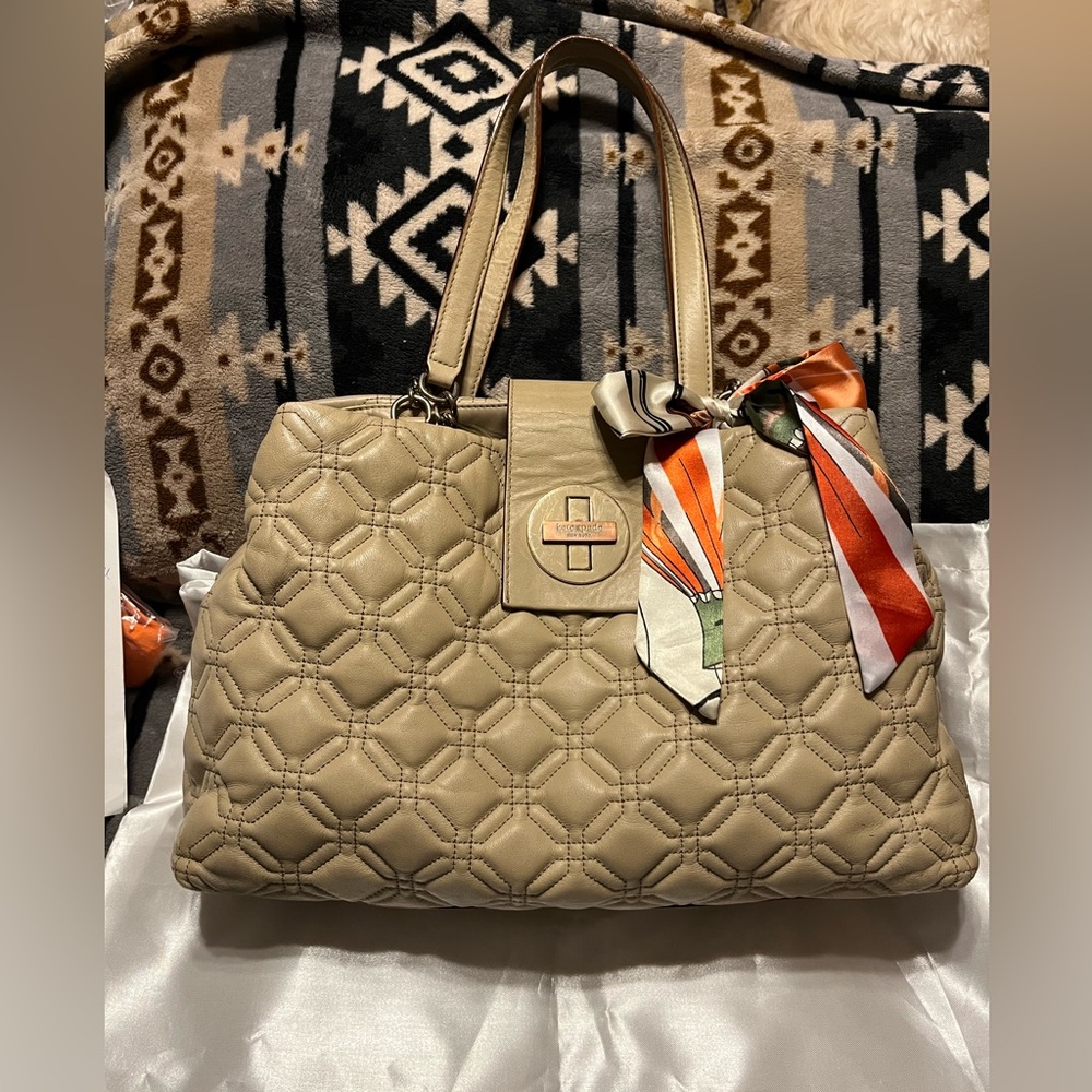 Kate Spade EUC Taupe Quilted Signature Turnlock Satchel
